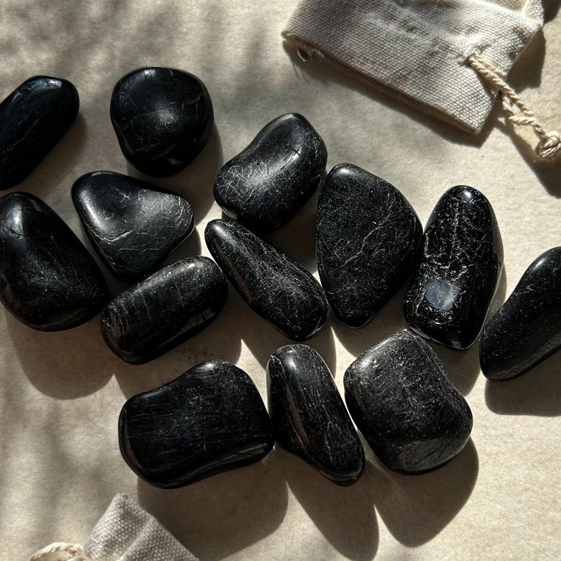 pietra burattata - Tormalina Nera